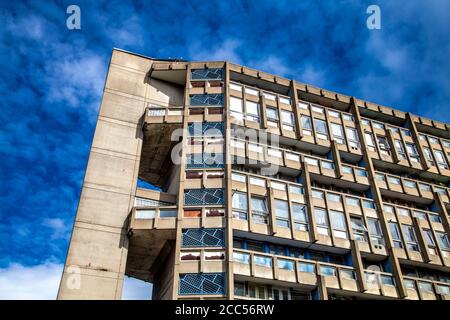 Robin Hood Gardens brutalistischer wohnbezirk, Poplar, London, Großbritannien Stockfoto