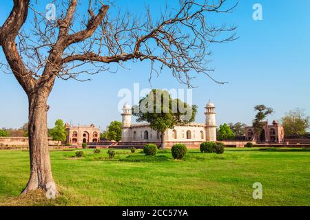 Grabmal des Itimad-ud-Daulah oder Itimad ud-Daulah Maqbara ist ein mughal Mausoleum in der Stadt Agra, Uttar Pradesh, Indien Stockfoto