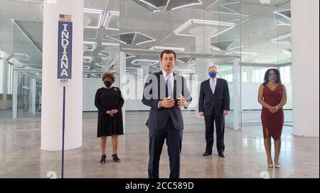 In diesem Bild von der Demokratischen Nationalkonvent Video-Feed, ehemalige South Bend (Indiana) Bürgermeister Pete Buttigieg macht Bemerkungen, wie er die Nominierungsstimmen für den Staat Indiana in der zweiten Nacht der Konvention am Dienstag, 18. August 2020 wirft. Quelle: Demokratische Nationalversammlung über CNP /MediaPunch Stockfoto