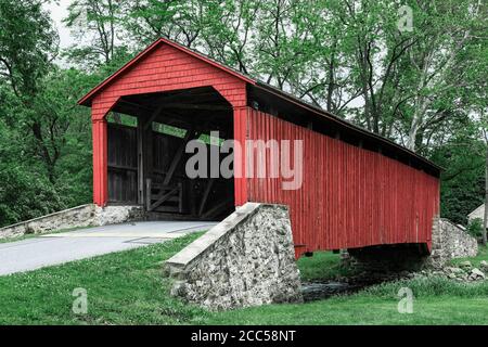 Der Pool Forge Covered Bridge, Lancaster County, Pennsylvania, USA. Stockfoto