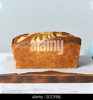 Bananenbrot. Kuchen mit Banane, traditionelle amerikanische Küche. Stockfoto