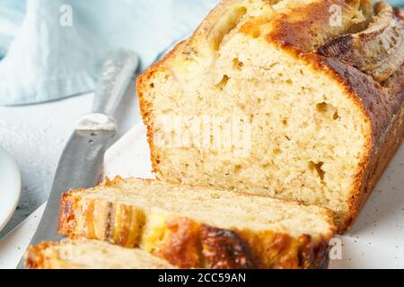 Bananenbrot. Kuchen mit Banane, traditionelle amerikanische Küche. Stockfoto