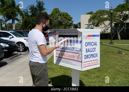 Palm Beach, FL, USA. August 2020. Stimmen Sie per Post-in-Abstimmung am Wahlbeobachtungsbüro am Wahltag während der Primärwahl 2020 am 18. August 2020 in Palm Beach, Florida. Quelle: Mpi04/Media Punch/Alamy Live News Stockfoto