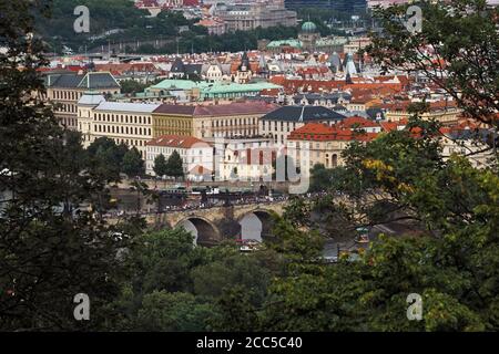 Blick auf Prag und die Moldau vom Petrin-Hügel, Prag, Tschechische Republik Stockfoto