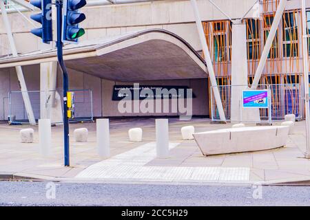 Edinburgh Schottland 6. Aug 2020 das Scottish Parliament Building at Holyrood vom katalanischen Architekten Enric Miralles entworfen und eröffnet Im Oktober 20 Stockfoto