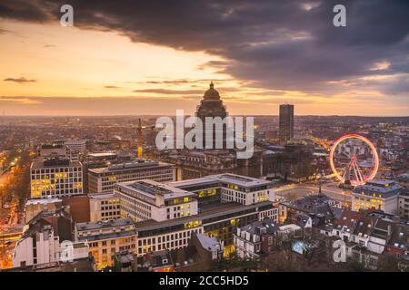 Brüssel, Belgien Stadtbild im Palais de Justice in der Abenddämmerung. Stockfoto