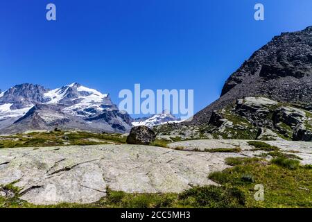 Wanderweg in den Tälern des Nationalparks Gran Paradiso Stockfoto