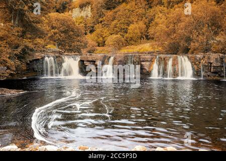 Wain Wath Force ist ein weiterer Teil der Reihe der Fälle Rund um Keld in Swaledale in den Yorkshire Dales Stockfoto