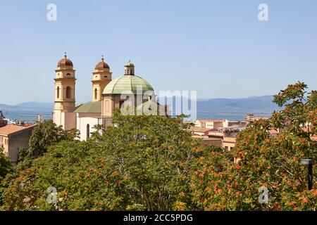 Cagliari Blick auf historische Kuppeln und Türme Stockfoto