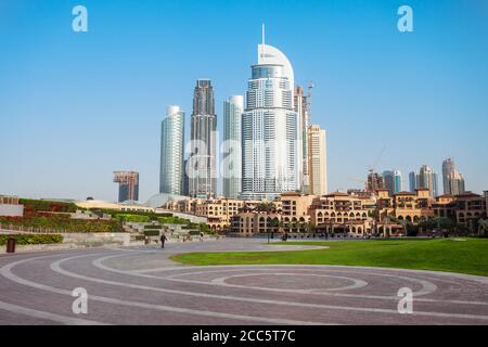 Promenade in der Nähe des Burj Khalifa Tower und das Einkaufszentrum Dubai Mall in Dubai City in Vereinigte Arabische Emirate Stockfoto