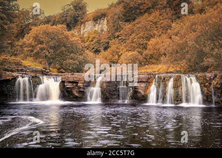 Wain Wath Force ist ein weiterer Teil der Reihe der Fälle Rund um Keld in Swaledale in den Yorkshire Dales Stockfoto