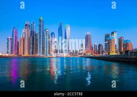 Dubai Marina ist ein künstlicher Kanal Stadt und ein Bezirk in Dubai in den VEREINIGTEN ARABISCHEN EMIRATEN Stockfoto