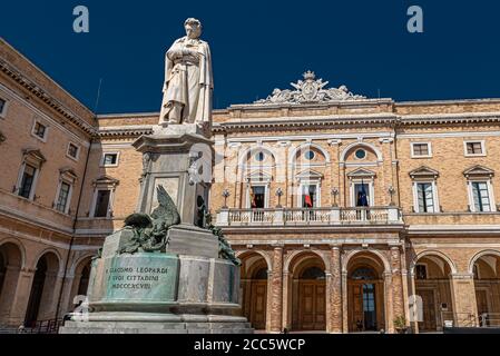 Recanati, die Stadt der Marken in der Provinz Macerata, berühmt als Geburtsort des großen italienischen Dichters Giacomo Leopardi Stockfoto