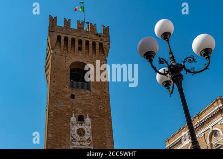 Recanati, die Stadt der Marken in der Provinz Macerata, berühmt als Geburtsort des großen italienischen Dichters Giacomo Leopardi Stockfoto