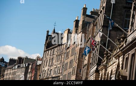 Gebäude auf dem Lawnmarket in der Stadt Edinburgh, Schottland. Stockfoto
