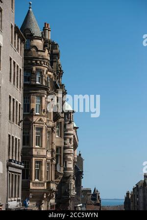 Gebäude auf dem Lawnmarket in der Stadt Edinburgh, Schottland. Stockfoto