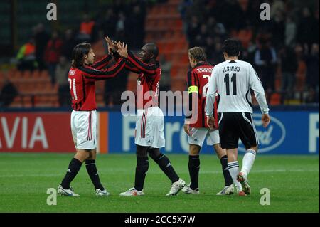 Mailand Italien, 24. Oktober 2007,' SAN SIRO' Stadion, UEFA Champions League 2007/2008 , AC Mailand - FC Shakhtar : Andrea Pirlo und Clarence Seedorf feiern nach dem Tor Stockfoto