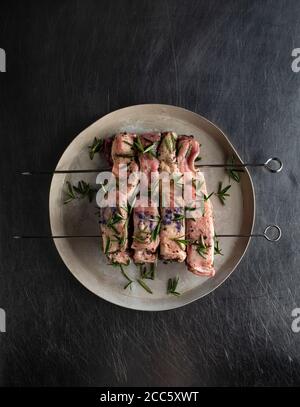 Lammschnitzel am Spieß Stockfoto