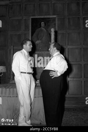 Produzent David O Selznick, Alfred Hitchcock während der Making of ''Rebecca' (1940) United Artists File Reference # 34000-251THA Stockfoto
