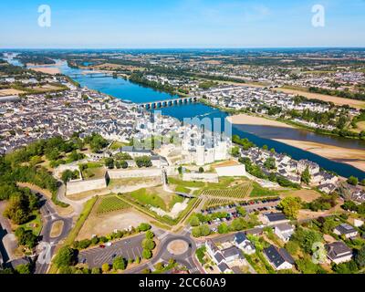 Saumur Stadt Antenne Panoramaaussicht, Tal der Loire in Frankreich Stockfoto