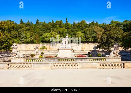 Les Jardins de la Fontaine ist ein öffentlicher Park in Nimes in Südfrankreich Stockfoto