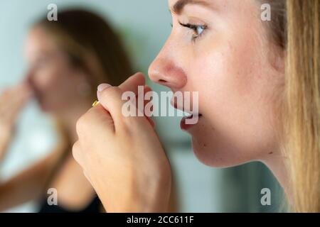 Schlechter Atem, symbolisches Bild, Stockfoto