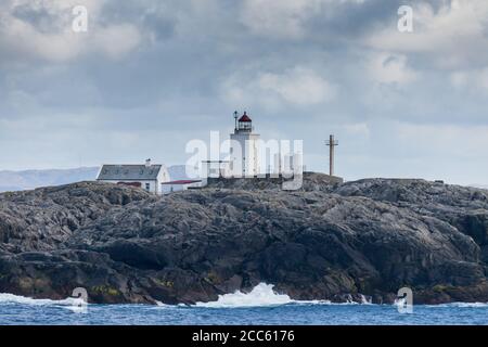 BERGEN NORWEGEN - 2015. MAI 26. Blick auf die Insel Marstein und den Leuchtturm, erbaut 1887 Stockfoto