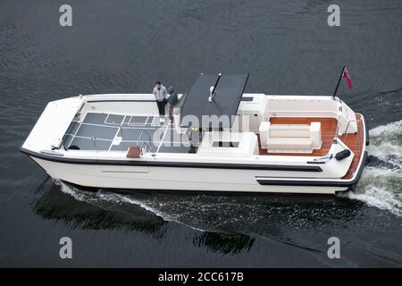 BERGEN NORWEGEN - 2015. MAI 28. Tender Boot der Eclipse Mega Yacht vor Anker in Bergen im Besitz von russischen Geschäftsmann und Besitzer von Chelsea F.C Roman Abr Stockfoto