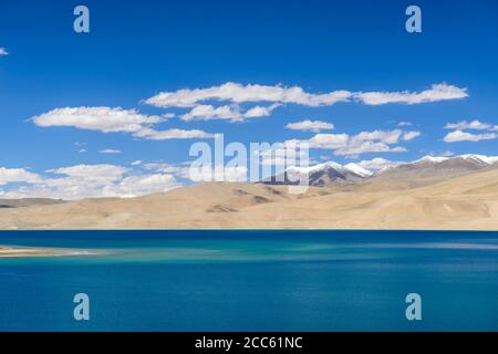 Tso Moriri See im Karakorum Berge in der Nähe von Leh, Indien. Diese Region ist ein Zweck der Motorrad Expeditionen von Indianern organisierten Stockfoto