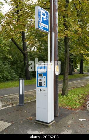 Graz, Österreich. August 2020. Parkplatz Bezahlautomat an einer Straße im Stadtzentrum Stockfoto