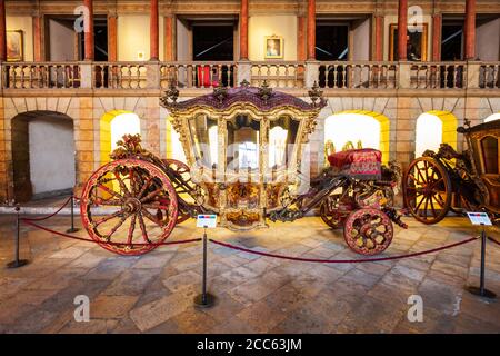 LISSABON, PORTUGAL - 25. JUNI 2014: Nationales Kutschenmuseum oder Museu Nacional dos Coches in Lissabon, Portugal Stockfoto