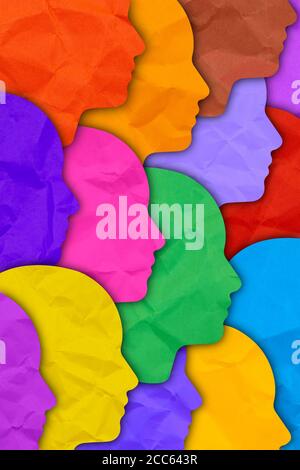 Mehrere menschliche Silhouette Gesichter in verschiedenen Farben. Vielfalt Stockfoto