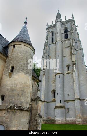 Turm Saint-Nicolas der katholischen benediktinerabtei von Bec Hellouin, Normandie, Frankreich Stockfoto