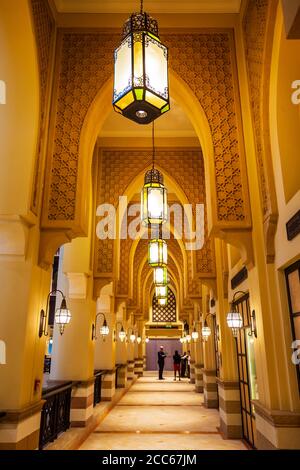 DUBAI, VAE - 25. FEBRUAR 2019: Souk Al Bahar ist eine arabischen Markt in der Nähe der Dubai Mall in VAE entfernt Stockfoto