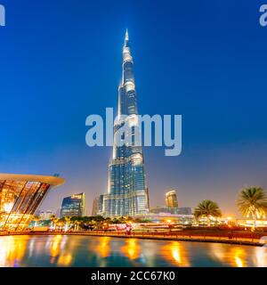 DUBAI, VAE - 25. FEBRUAR 2019: Burj Khalifa oder Khalifa Tower ist ein Wolkenkratzer und das höchste Gebäude der Welt in Dubai, VAE Stockfoto