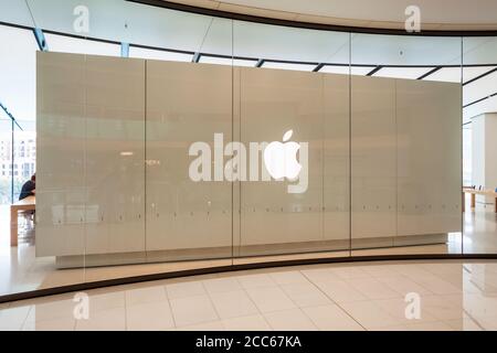 DUBAI, VAE - Februar 25, 2019: Apple Store in der Dubai Mall in VAE Stockfoto