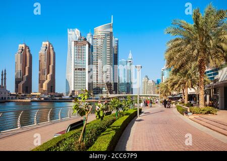 DUBAI, VAE - 26. FEBRUAR 2019: Dubai Marina ist ein künstlicher Kanal Stadt und ein Bezirk in Dubai in den VEREINIGTEN ARABISCHEN EMIRATEN Stockfoto