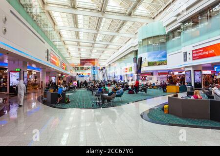 DUBAI, VAE - MÄRZ 02, 2019: Der Internationale Flughafen von Dubai oder dxb Interieur in VAE Stockfoto