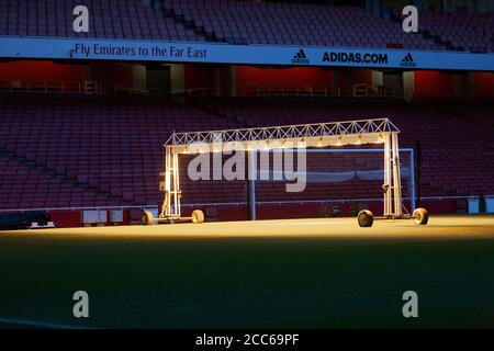 Künstliche Beleuchtung während der Wintermonate im Emirates Stadium verwendet Stockfoto