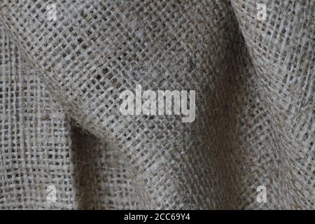 Hessischer Sacktuch Quappe gewebte Textur Hintergrund / Baumwolle gewebte Stoff Hintergrund mit Flecken in verschiedenen Farben von Beige und Braun. Stockfoto