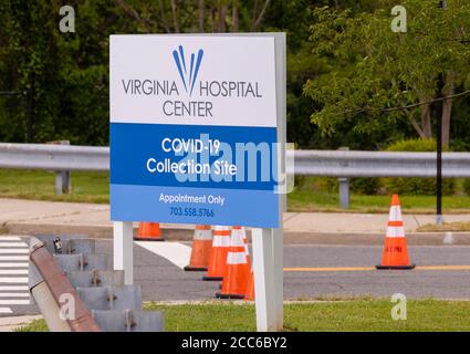 ARLINGTON, VIRGINIA, USA, 11. MAI 2020: Virginia Hospital Center Covid-19 Sammlung Site Signs, für Tests. Stockfoto