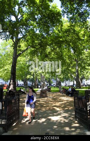 London, UK, Jun 29, 2011 : Berkeley Square, die eine öffentliche Grünfläche Garten Park und ein beliebtes Tourismus Reiseziel Besucher Wahrzeichen der ist Stockfoto