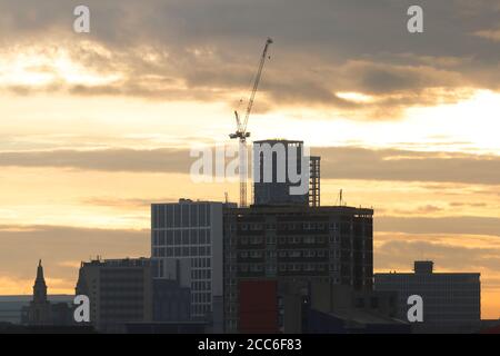 Sonnenaufgang mit Skyline von Leeds & Yorkshire's neuestes höchstes Gebäude 'Altus Haus“ Stockfoto