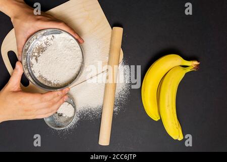 Bananenmehl, resistentes Mehl, prebiotische Nahrung, Darmgesundheit Musa paradisiaca Stockfoto