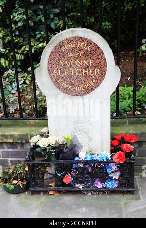 London, Großbritannien, 30. August 2011: denkmal für die WPC Yvonne Fletcher auf dem St. James's Square, die 1984 von den Bewohnern der libyschen Botschaft erschossen wurde Stockfoto