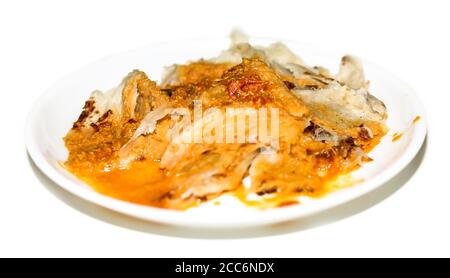Hausgemachter Weizenparatha oder geschichteter Parotta / Fladenbrot serviert mit Chicken Curry, Stockfoto