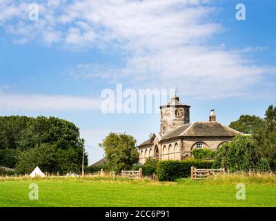 Stallungen zu Plompton Hall A Grade II* denkmalgeschütztes Gebäude Plompton in der Nähe von Knaresborough North Yorkshire England Stockfoto