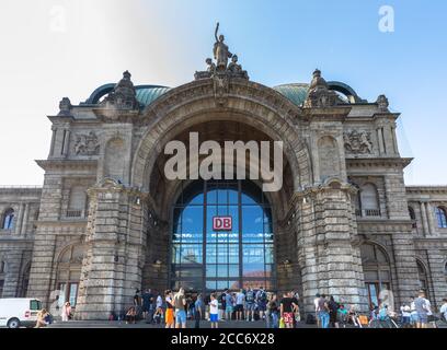 Nürnberg, Deutschland - 9. Juni 2018 - Blick auf das Haupteingangsgebäude des Nürnberger Hauptbahnhofs, einem wichtigen Verkehrspunkt in Nürnberg Stockfoto