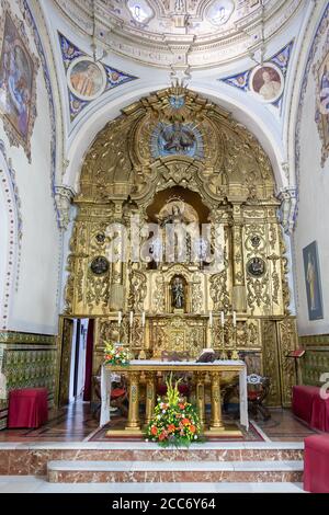 BonaRes, Huelva, Spanien - 14. August 2020: Hauptaltar der Kirche unserer Lieben Frau von der Himmelfahrt in der Stadt BonaRes, Huelva, Andalusien, Spanien Stockfoto