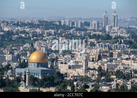 Israel, Überblick über Jerusalem. Der Felsendom, islamischer Schrein, der sich auf dem Tempelberg in der Altstadt Jerusalems befindet. Stockfoto